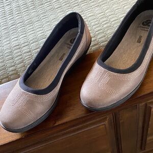 Cloudsteppers by Clarks Tan Slip-On Flats